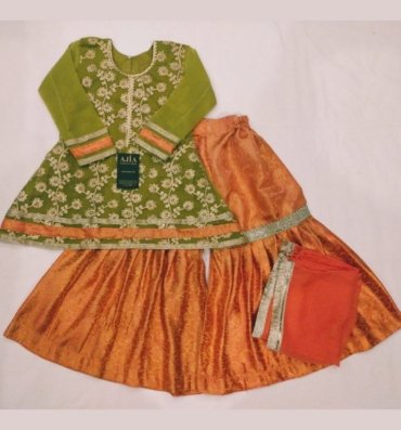 green-shirt-with-orange-garara